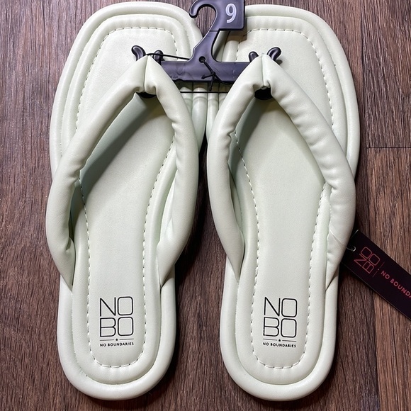 No Boundaries Pastel Green Puffy Memory Foam Flip Flop - Picture 2 of 3